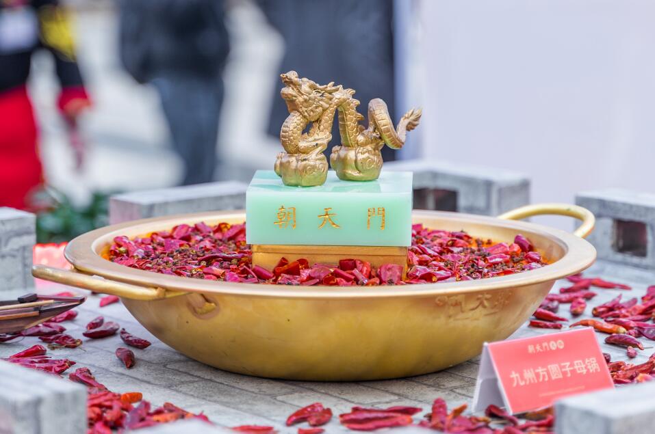 80萬(wàn)開(kāi)火鍋店加盟好還是自己開(kāi)店好？