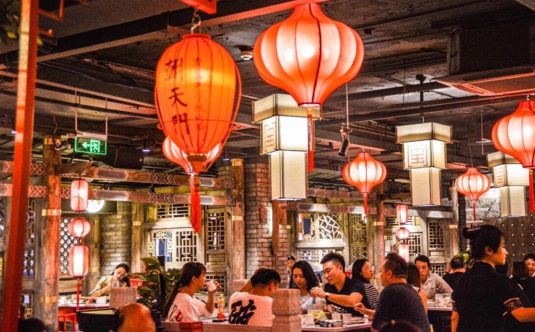 五類火鍋店裝修風(fēng)格，時(shí)尚正在路上，經(jīng)典永不過時(shí)！