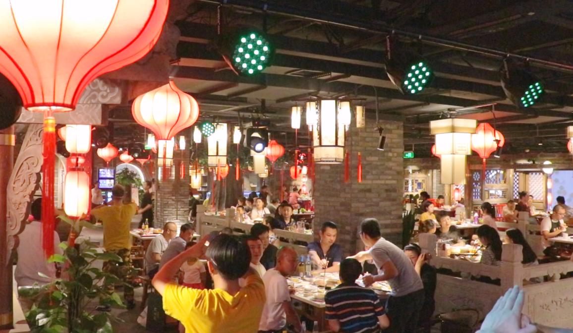看了奧運(yùn)運(yùn)動(dòng)員的肌肉，我決定多吃高蛋白火鍋菜品！