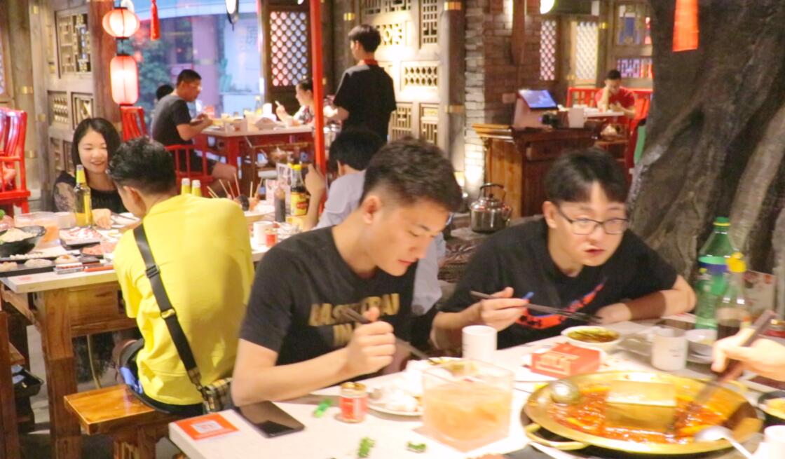 重慶火鍋，推出低價(jià)套餐，生意是否好？