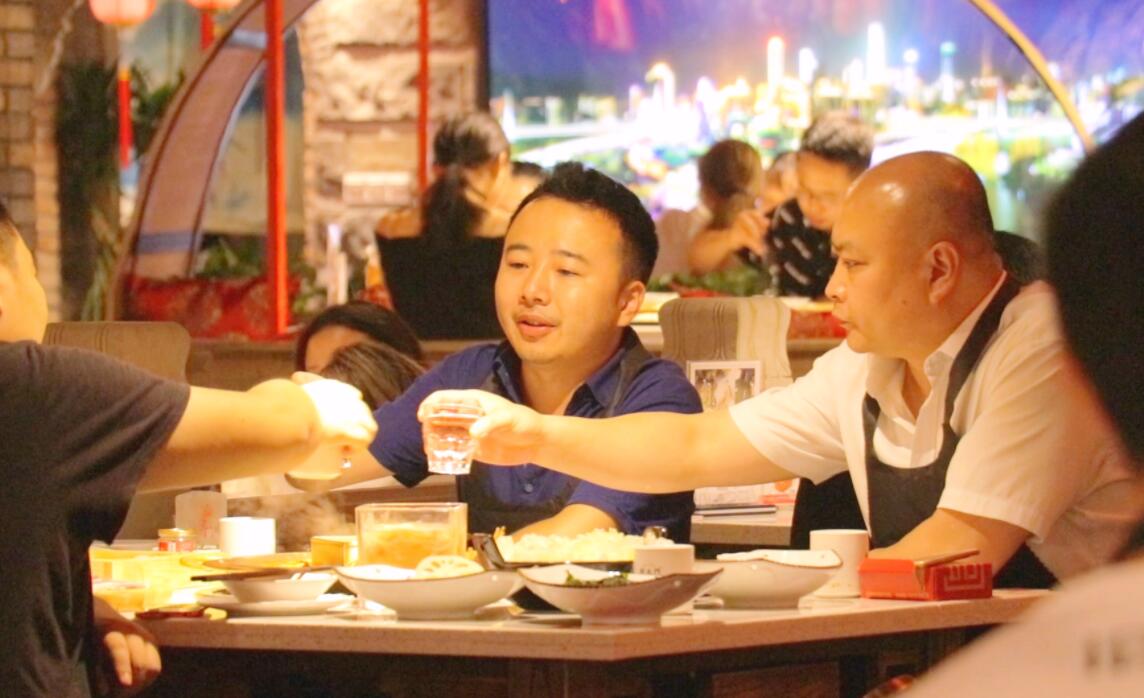 火鍋店選址在巷子里，如何招攬生意？